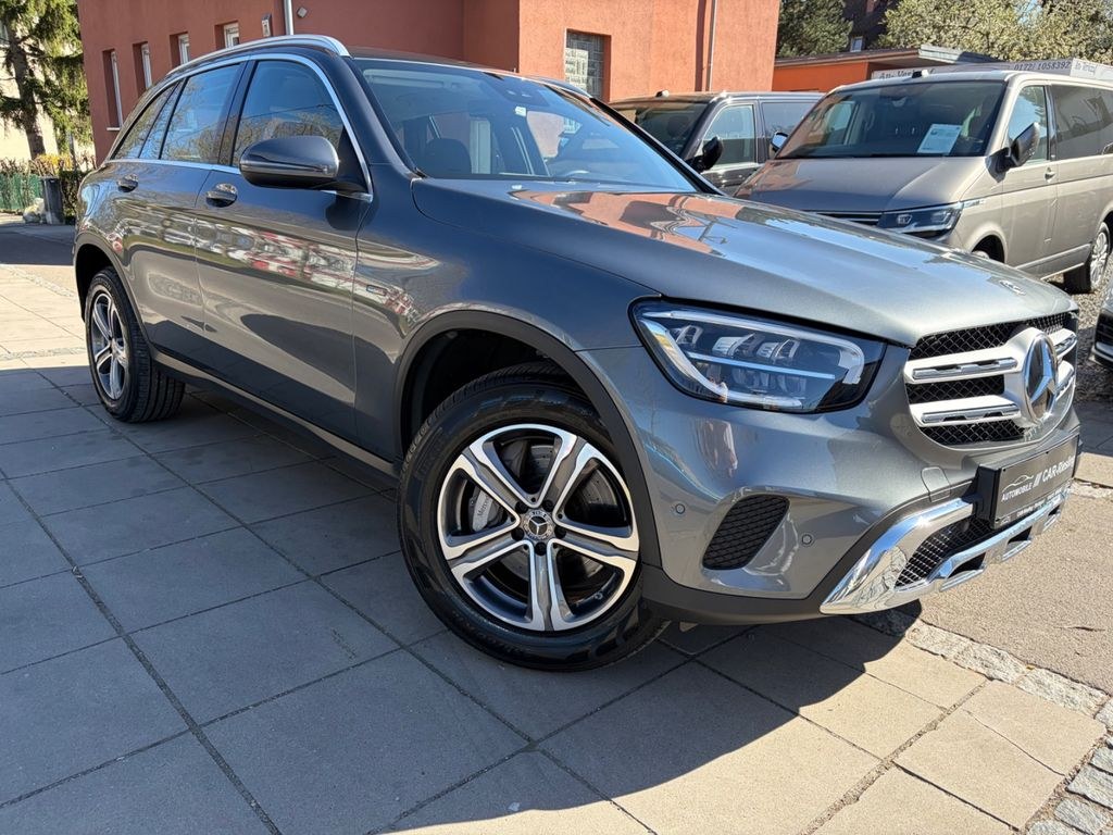 نمای دیگر مرسدس بنز GLC 300 de 4Matic/دوربین/DAB/I HAND