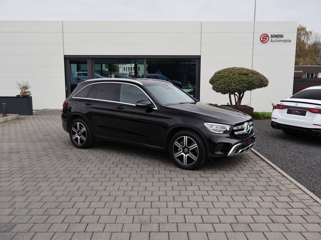 نمای دیگر مرسدس بنز GLC 400 d 4M دیسترونیک-MBUX-دوربین-گرمکن صندلی