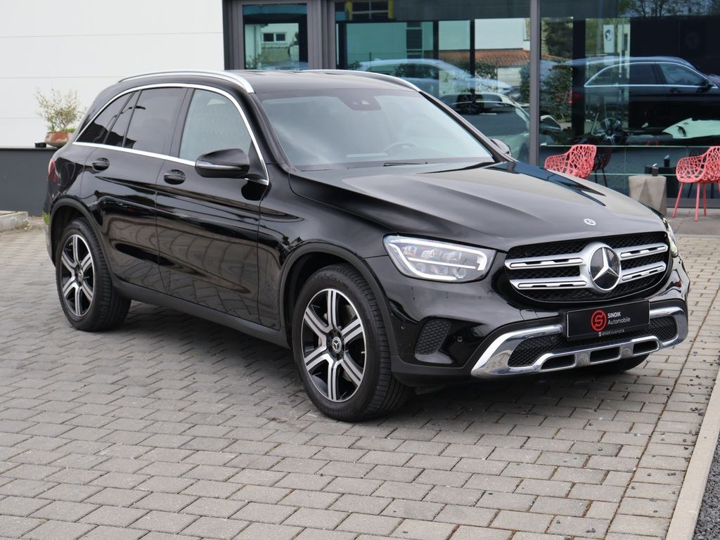 نمای دیگر مرسدس بنز GLC 400 d 4M دیسترونیک-MBUX-دوربین-گرمکن صندلی