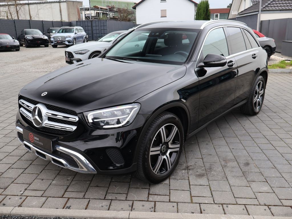 نمای دیگر مرسدس بنز GLC 400 d 4M دیسترونیک-MBUX-دوربین-گرمکن صندلی