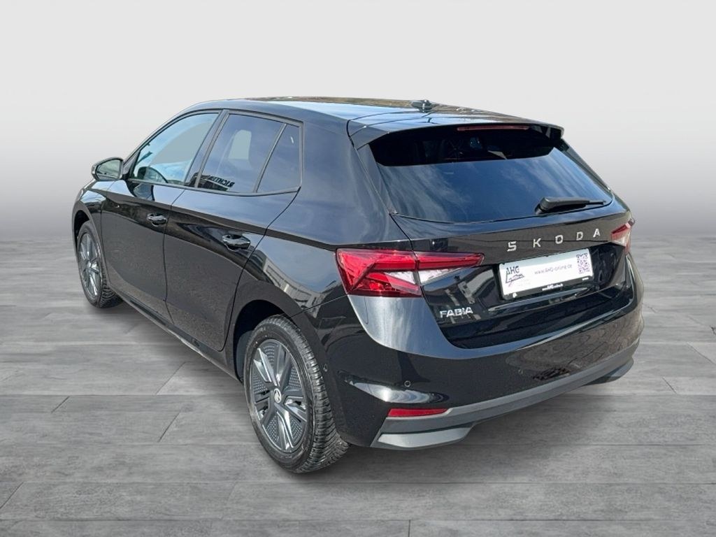 نمای دیگر اشکودا فابیا 1.5 TSI DSG سلکشن تور LED ناوبری دوربین