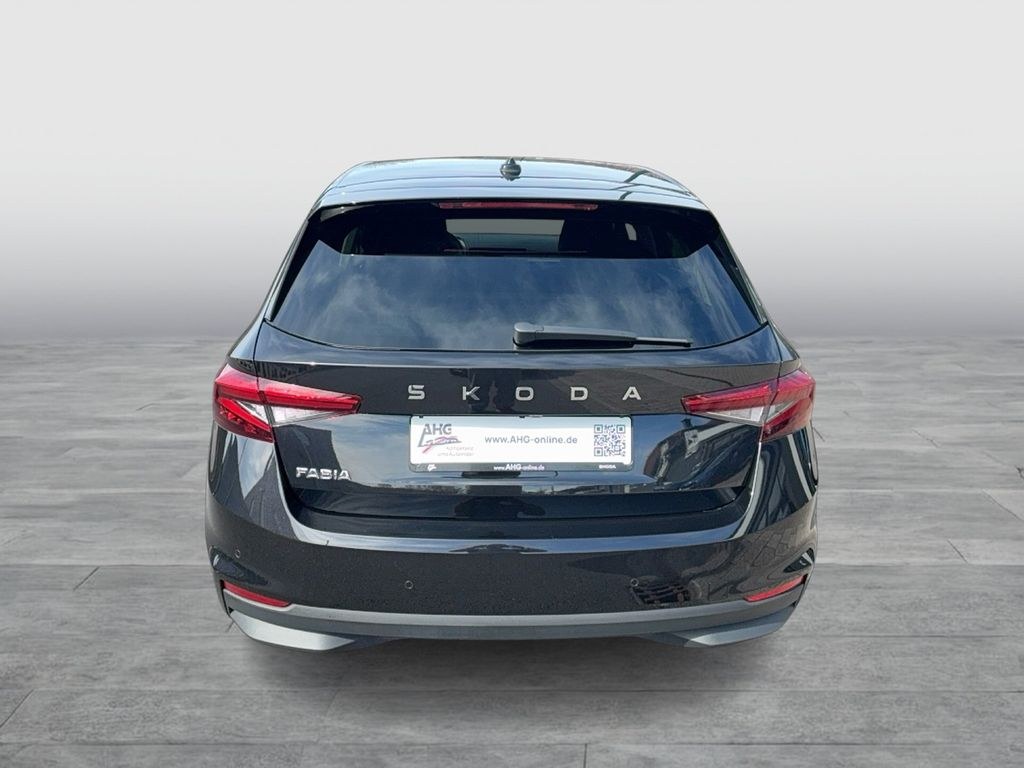 نمای دیگر اشکودا فابیا 1.5 TSI DSG سلکشن تور LED ناوبری دوربین