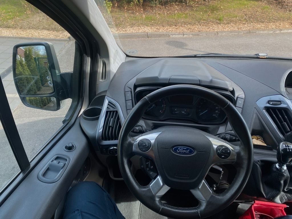 نمای دیگر فورد تیتانیوم|L2|یک دست|9 نفره|170 PS|87.500km|قلاب یدک