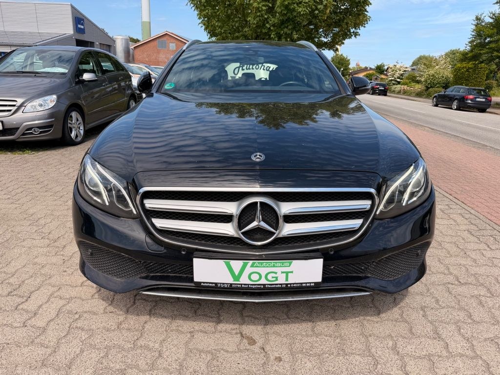 نمای دیگر مرسدس بنز E 350 D T 4Matic آوانگارد V6 AHK/TEMP