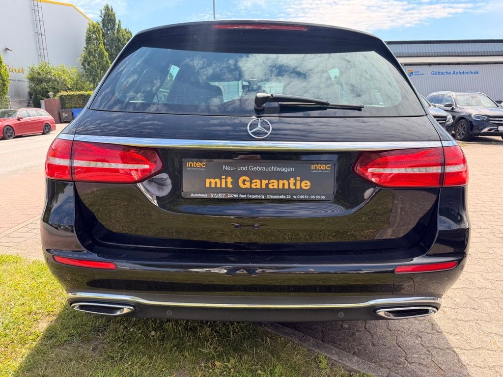نمای دیگر مرسدس بنز E 350 D T 4Matic آوانگارد V6 AHK/TEMP