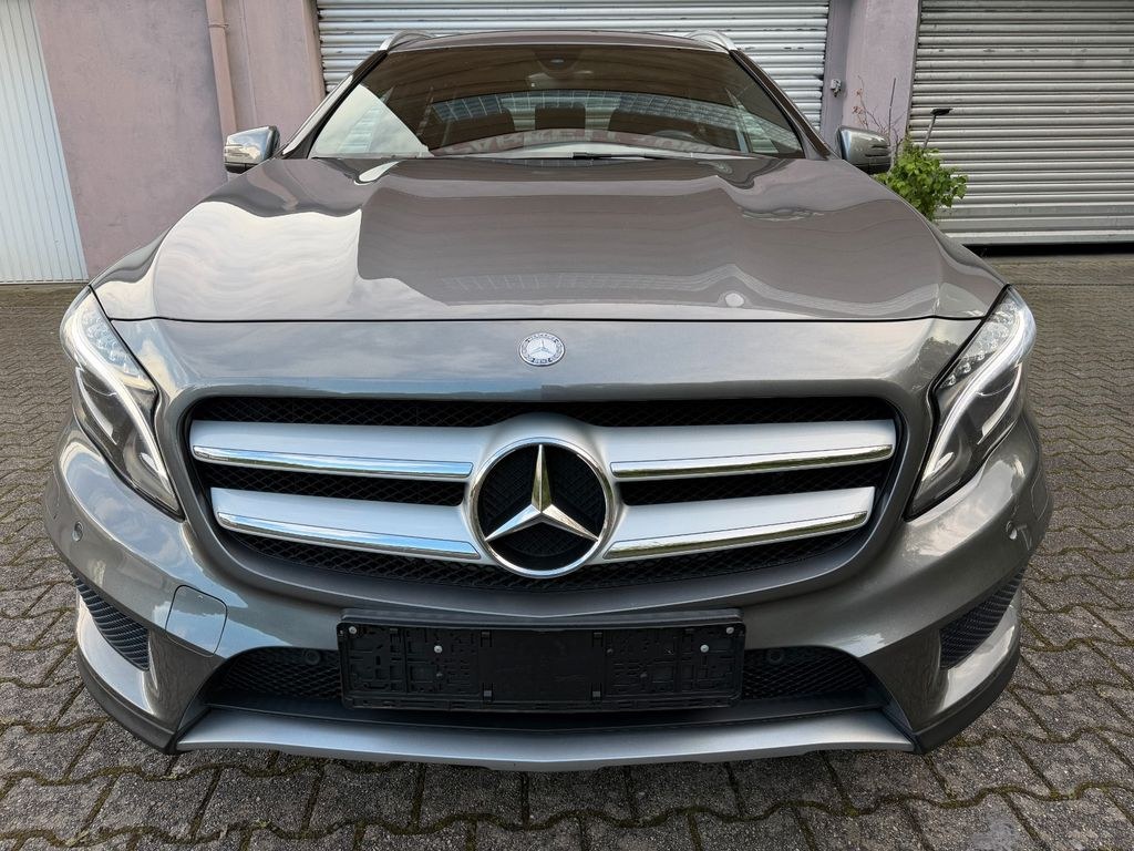 نمای دیگر مرسدس بنز GLA 200-فقط 93 TKM-AMG-AHK-دوربین