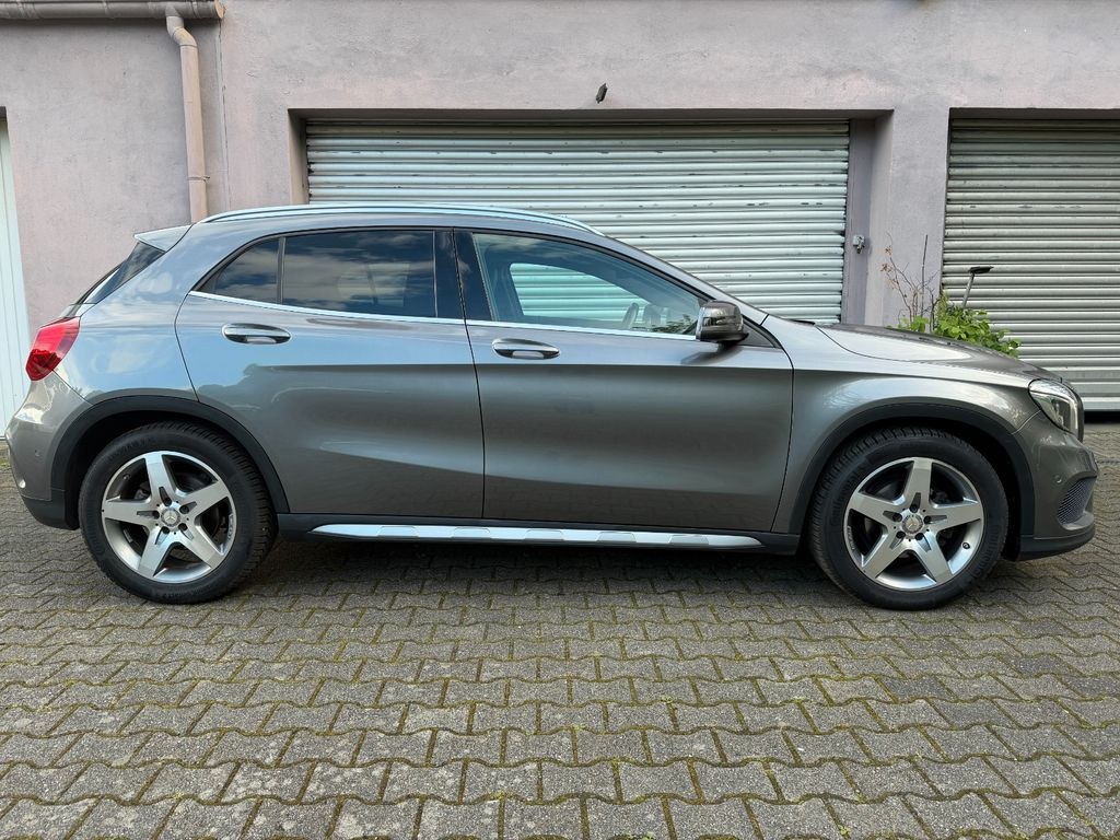 نمای دیگر مرسدس بنز GLA 200-فقط 93 TKM-AMG-AHK-دوربین