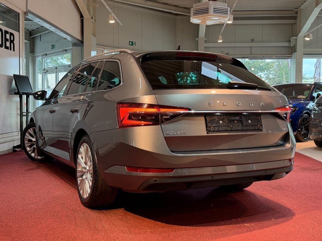 نمای دیگر اشکودا سوپرب کامبی 2.0 TDI 4x4 DSG استایل *LED*AHK*