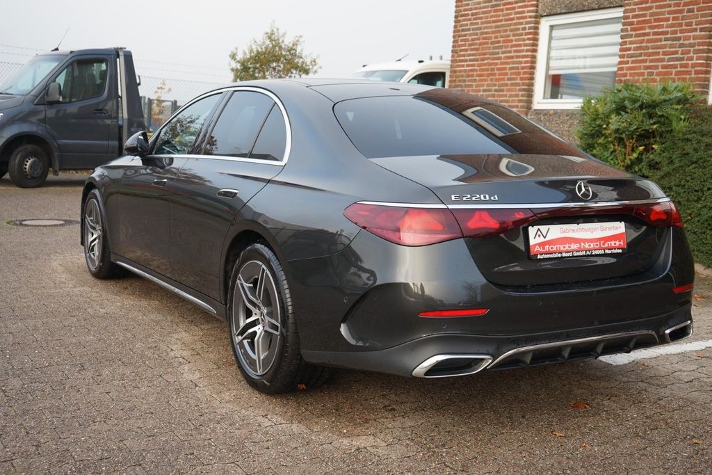 نمای دیگر مرسدس بنز E 220 d AMG لاین ادونسد*دوربین*بدون کلید