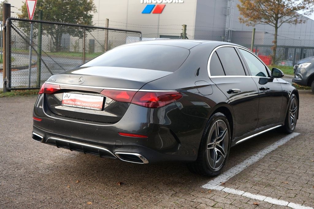 نمای دیگر مرسدس بنز E 220 d AMG لاین ادونسد*دوربین*بدون کلید