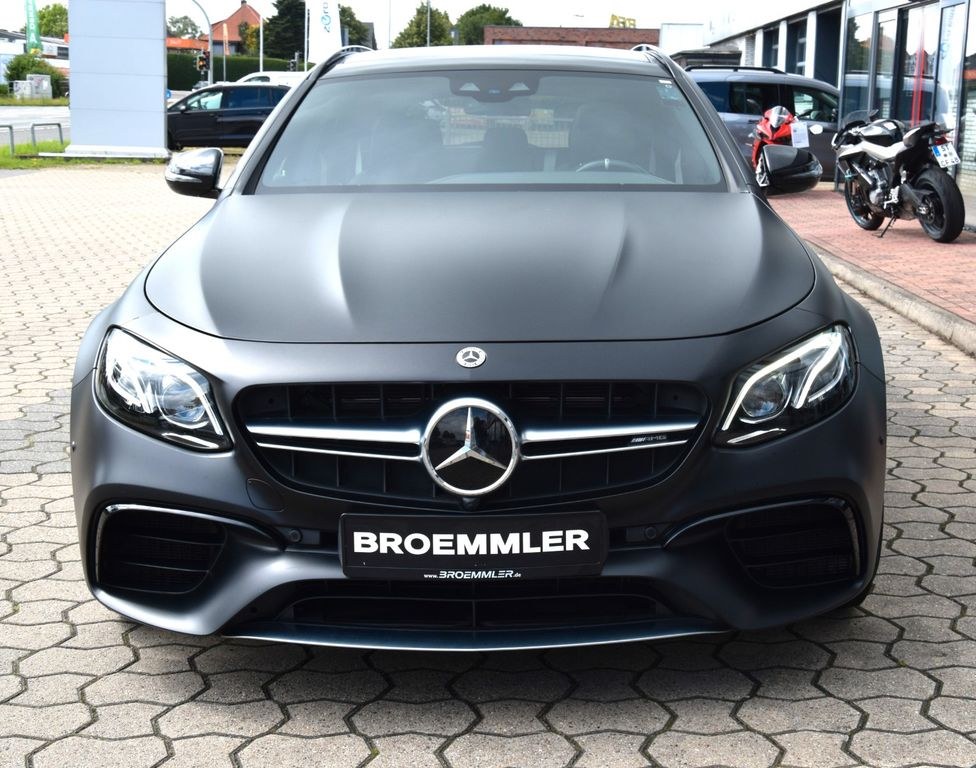 نمای دیگر مرسدس بنز E 63 S 4MATIC+ تی-مدل