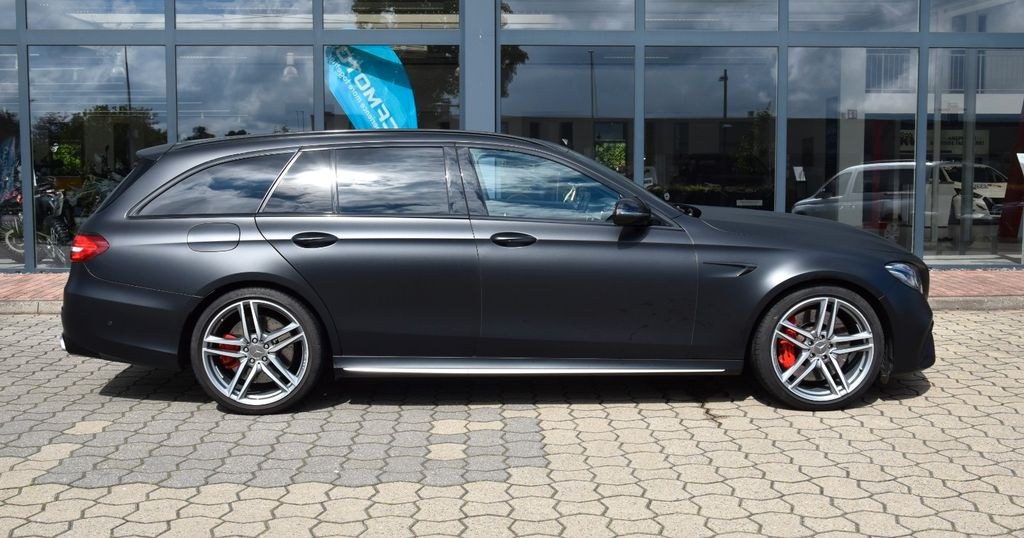 نمای دیگر مرسدس بنز E 63 S 4MATIC+ تی-مدل