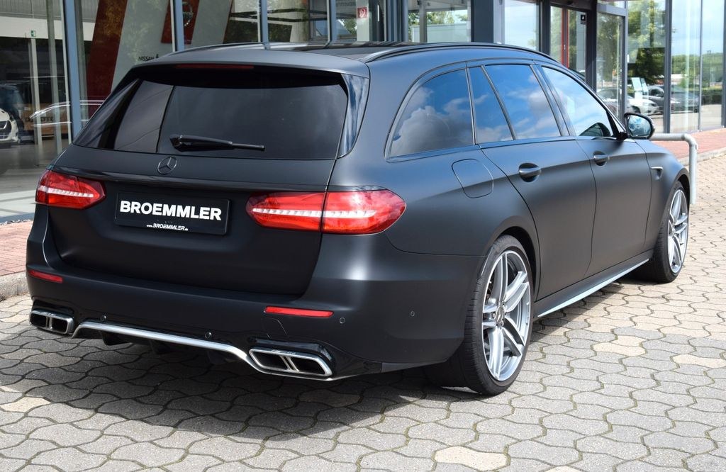 نمای دیگر مرسدس بنز E 63 S 4MATIC+ تی-مدل