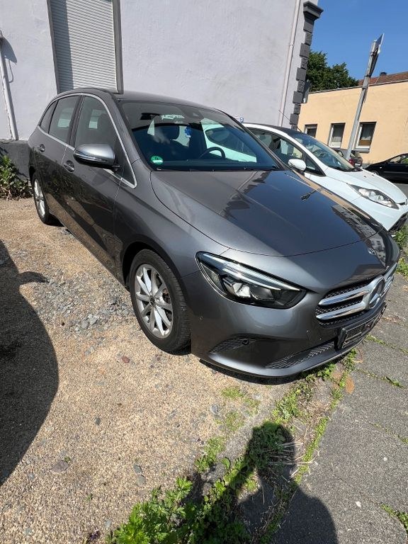 نمای دیگر مرسدس بنز B 180 B B 180 d
