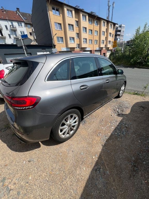 نمای دیگر مرسدس بنز B 180 B B 180 d