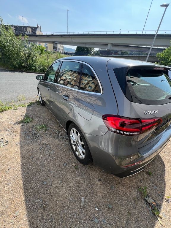 نمای دیگر مرسدس بنز B 180 B B 180 d