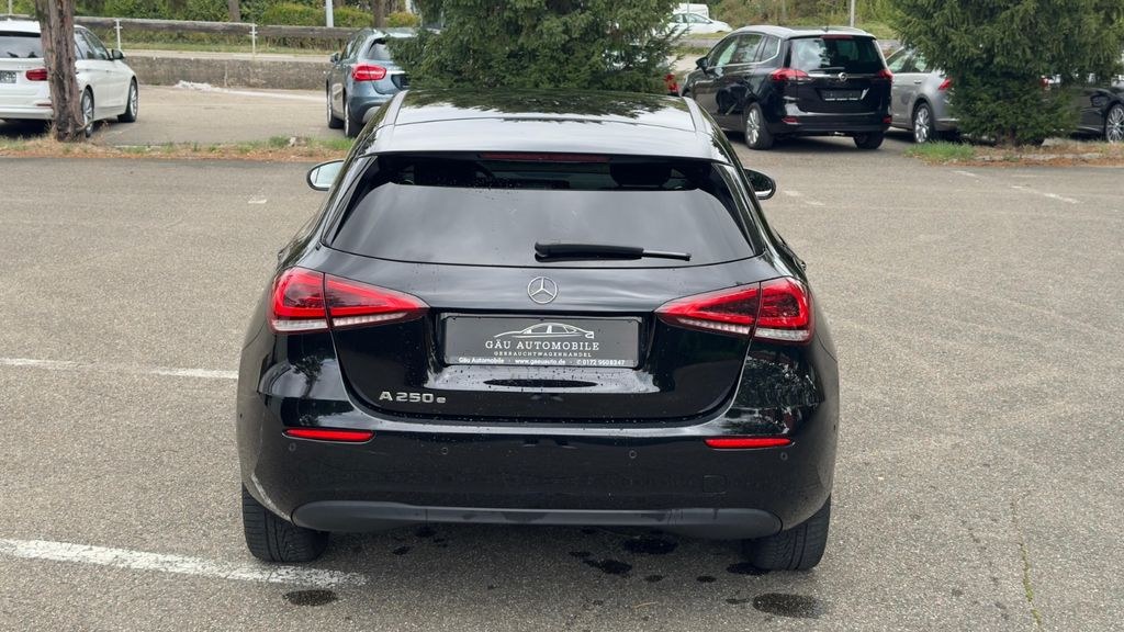 نمای دیگر مرسدس بنز A 250e *MBUX,کیلس,صندلیهای اسپرت,دست اول*