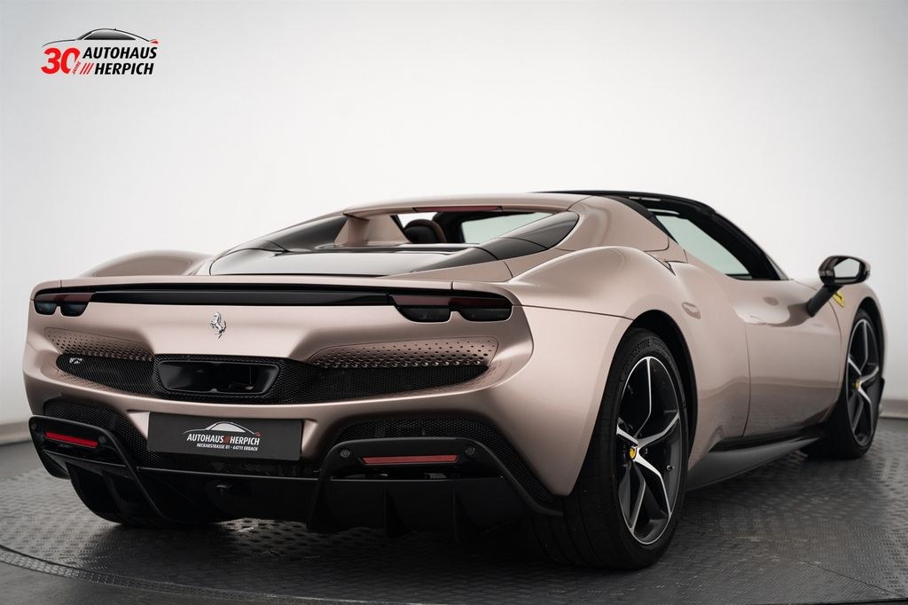 نمای دیگر Ferrari 296 GTS Lift Carbon SPECIAL COLOURS BRONZO SETA