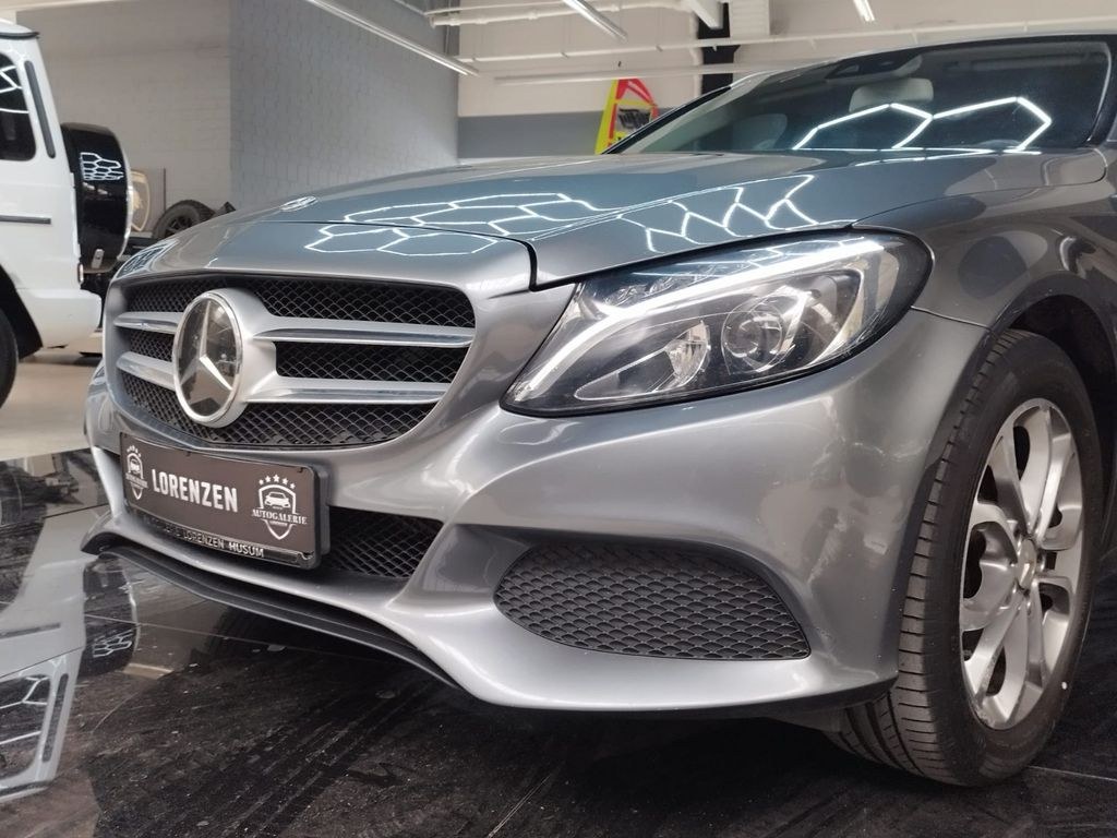 نمای دیگر مرسدس بنز C 220 C تی-مدل AMG یدککش LED
