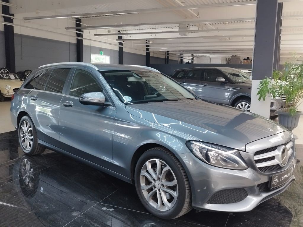 نمای دیگر مرسدس بنز C 220 C تی-مدل AMG یدککش LED