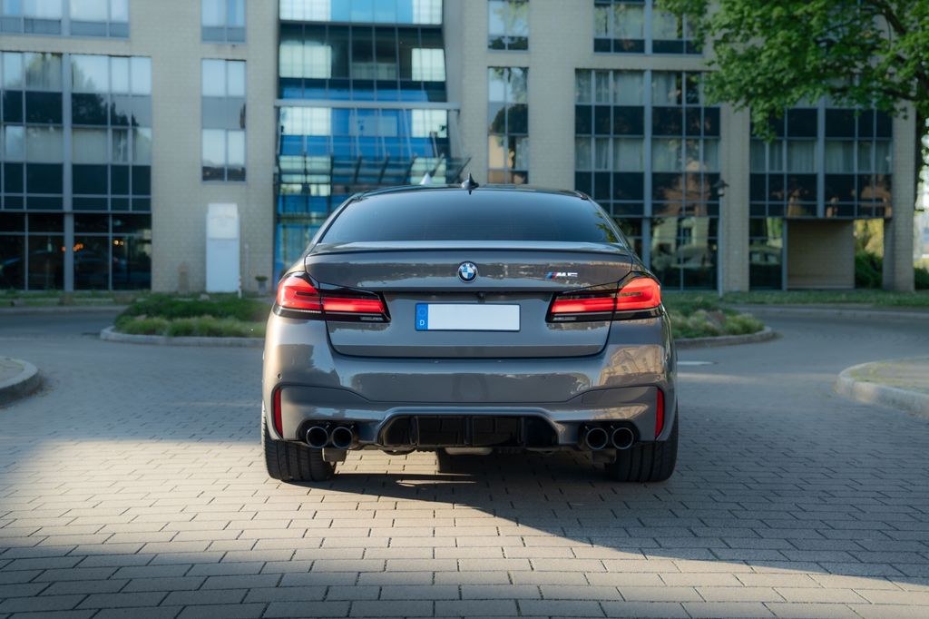 نمای دیگر بی ام و M5 F90 LCI | 360 | گرمکن صندلی | سقف کربنی | لیزر