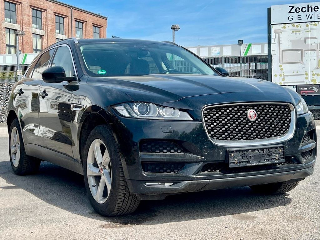 نمای دیگر جگوار F-Pace پرستیژ AWD