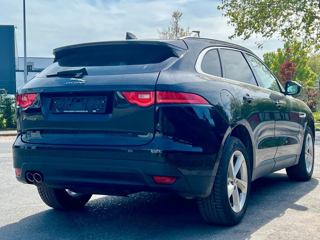 نمای دیگر جگوار F-Pace پرستیژ AWD