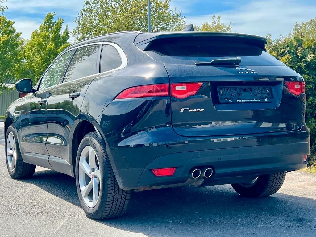 نمای دیگر جگوار F-Pace پرستیژ AWD