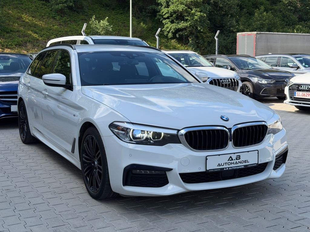 نمای دیگر بی ام و 5 تورینگ 540 d xDrive M اسپورت / HeadUp / RCAM / LED