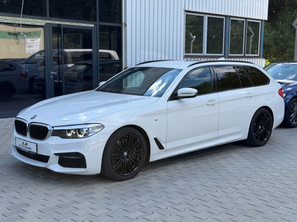نمای دیگر بی ام و 5 تورینگ 540 d xDrive M اسپورت / HeadUp / RCAM / LED