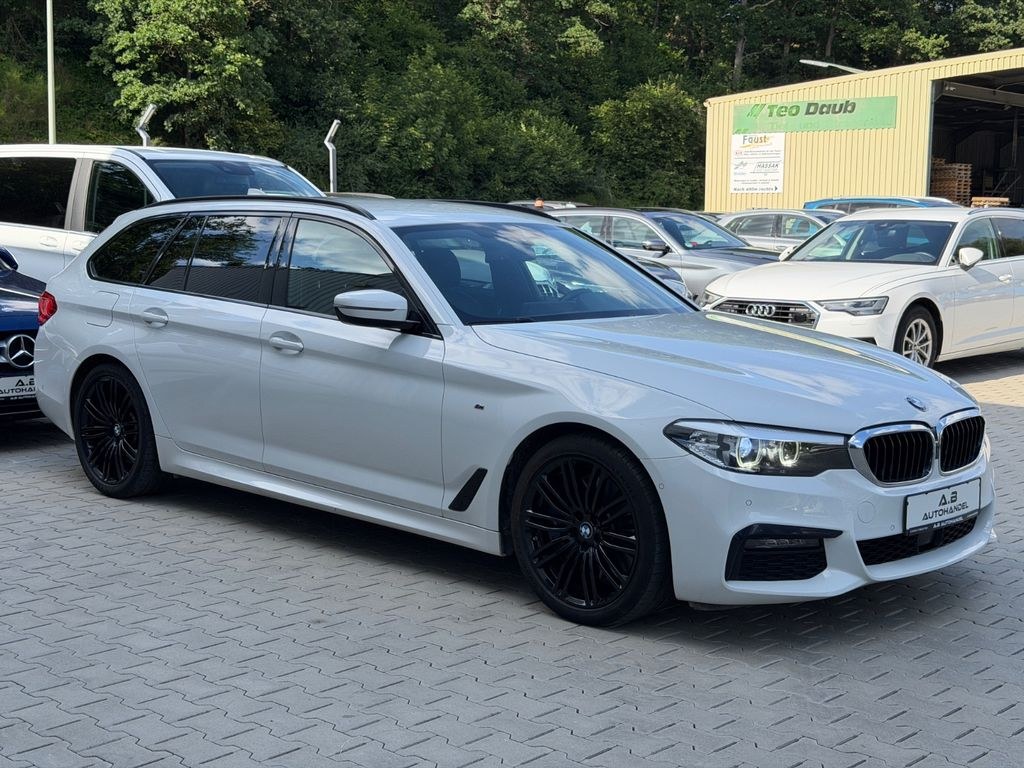 نمای دیگر بی ام و 5 تورینگ 540 d xDrive M اسپورت / HeadUp / RCAM / LED