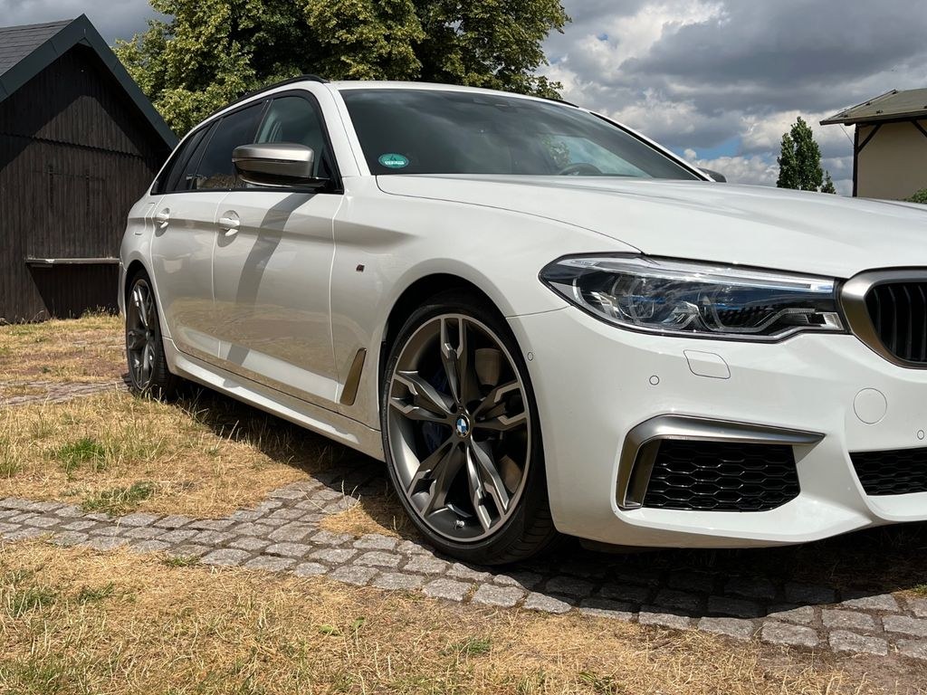 نمای دیگر بی ام و M550d xDrive ایندیویژوال، لیزر، نایتویژن، 20`TV