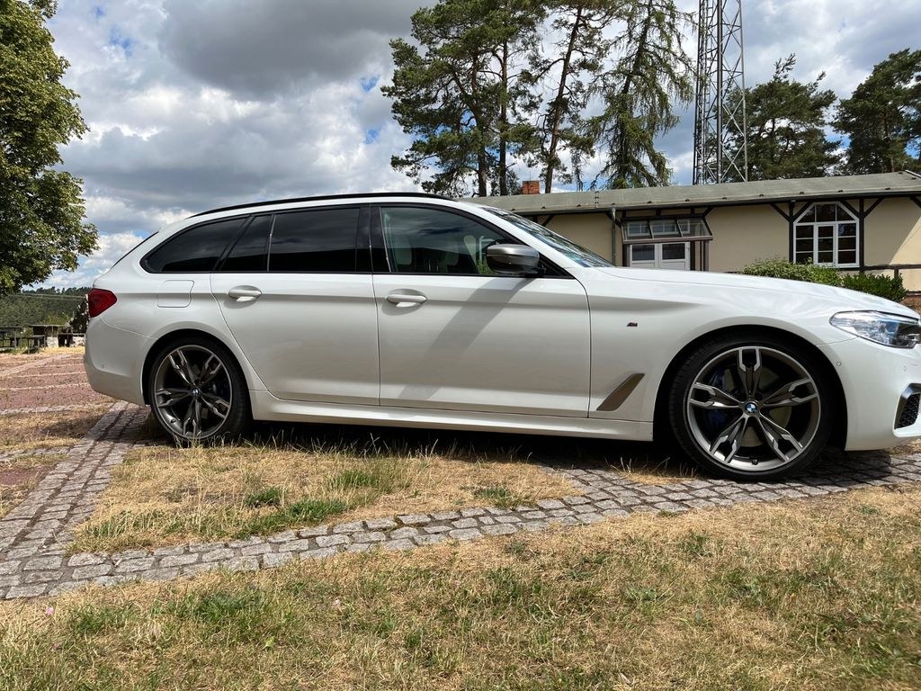 نمای دیگر بی ام و M550d xDrive ایندیویژوال، لیزر، نایتویژن، 20`TV