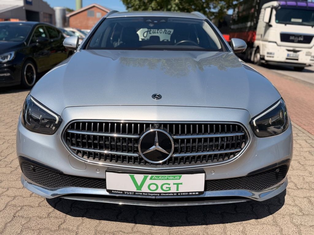 نمای دیگر مرسدس بنز E 300 E T-Modell AHK/KAMERA/SHZ/TEMP