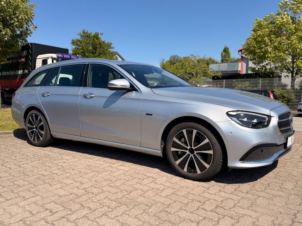 نمای دیگر مرسدس بنز E 300 E T-Modell AHK/KAMERA/SHZ/TEMP