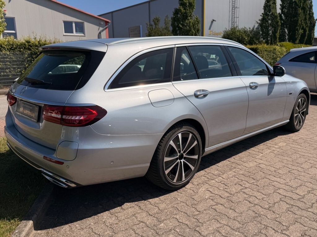 نمای دیگر مرسدس بنز E 300 E T-Modell AHK/KAMERA/SHZ/TEMP