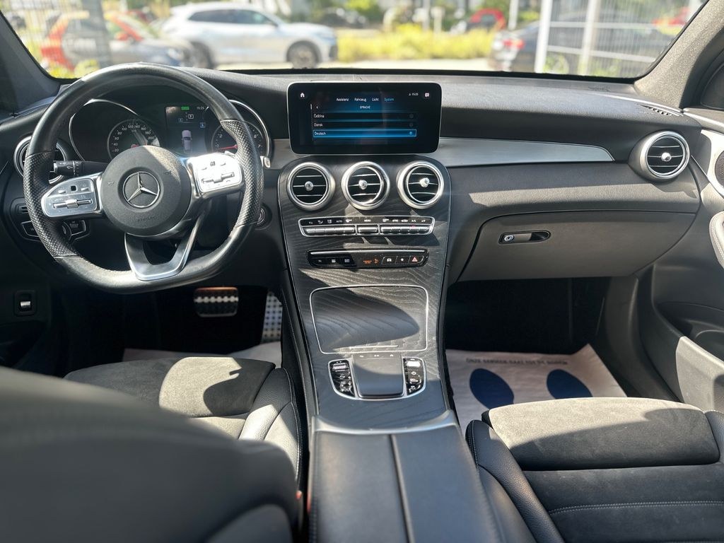 نمای دیگر مرسدس بنز GLC 200 کوپه 4Matic AMG لاین