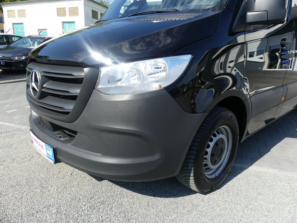 نمای دیگر مرسدس بنز اسپرینتر III باری دوکابین RWD/AWD 317 C,