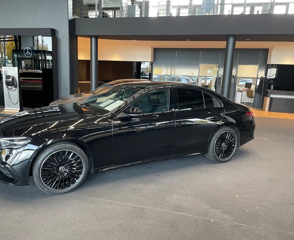 مرسدس بنز E 220 d *اکسکلوسیو* ایرماتیک / فرمان محور عقب