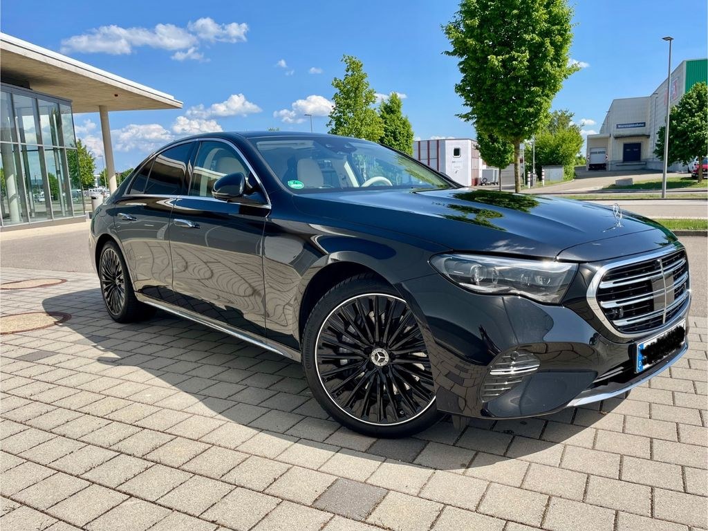 نمای دیگر مرسدس بنز E 220 d *اکسکلوسیو* ایرماتیک / فرمان محور عقب
