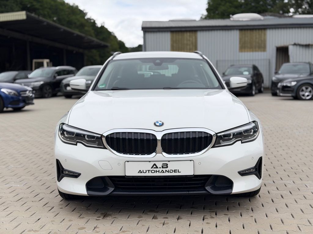نمای دیگر بی ام و 3 تورینگ 320 d اسپورت لاین / LED / AHK / 103.400km