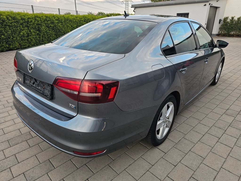 نمای دیگر فولکس واگن جتا 2.0 TDI 81kW بلوموشن*ناوی*کروز کنترل