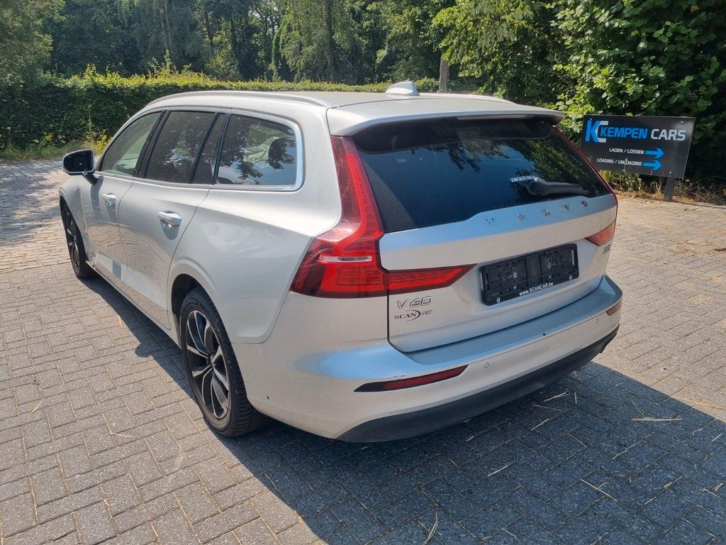 نمای دیگر ولوو V60 D3 اتوماتیک استیشن مومنتوم پرو ناوی چرم