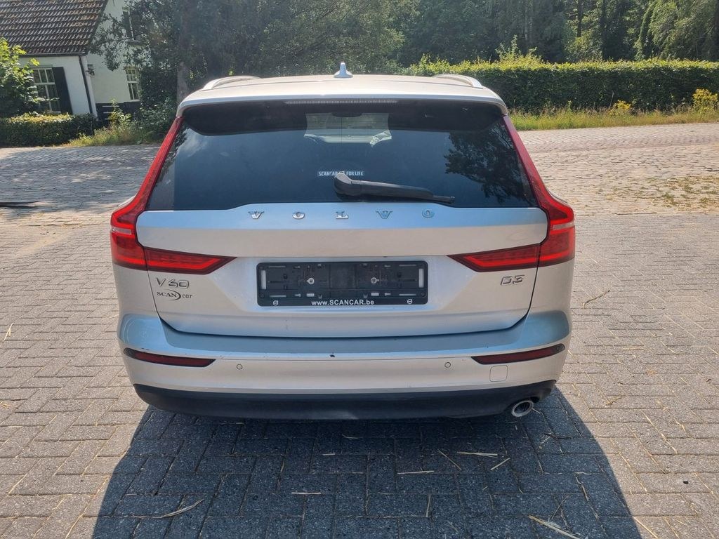 نمای دیگر ولوو V60 D3 اتوماتیک استیشن مومنتوم پرو ناوی چرم
