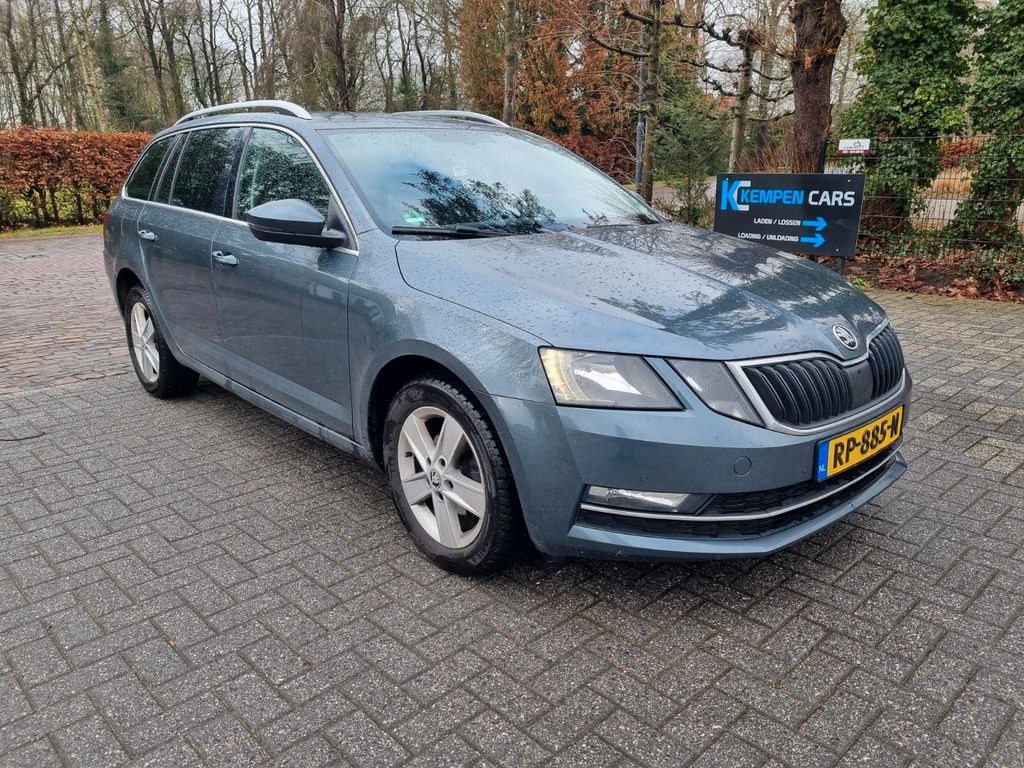 اشکودا اکتاویا 1.6 TDI کومبی امبیشن