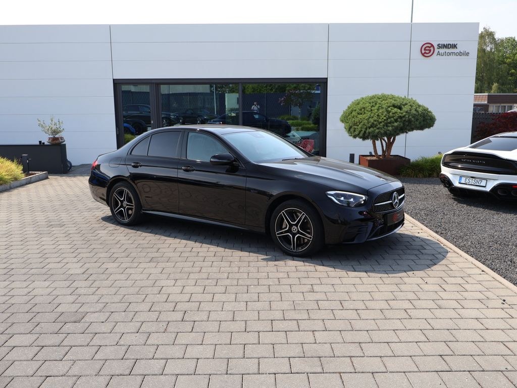نمای دیگر مرسدس بنز E 300 de 4M AMG پانوراما-نایت پک-قلاب یدک-دوربین-واید اسکرین