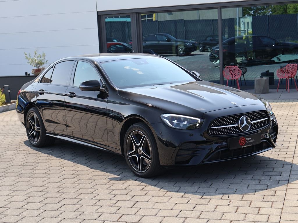 نمای دیگر مرسدس بنز E 300 de 4M AMG پانوراما-نایت پک-قلاب یدک-دوربین-واید اسکرین