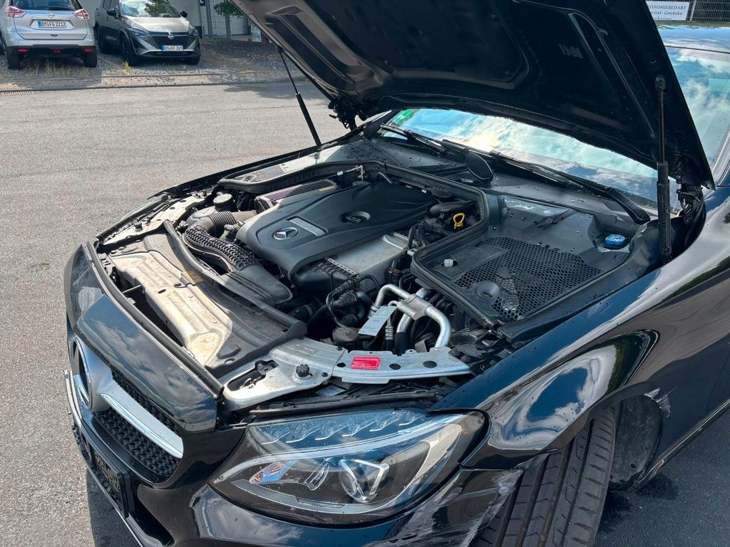 نمای دیگر مرسدس بنز C 200 C کوپه C 200 4Matic
