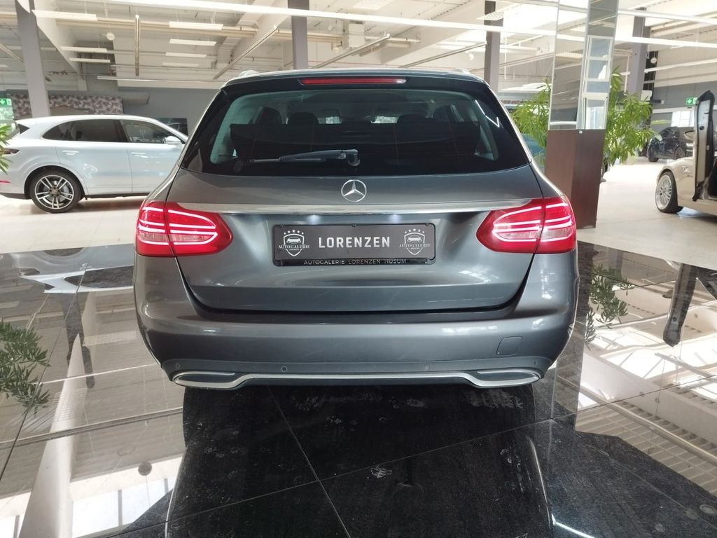 نمای دیگر مرسدس بنز C 250 C تی-مدل