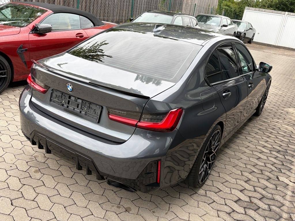 نمای دیگر بی ام و 330i xDrive M اسپرت*M340i بدنه کیت*تبدیل فیس لیفت